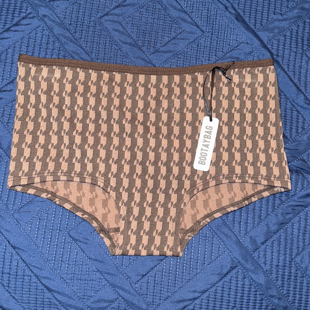 Gorgeous patterned boy shorts